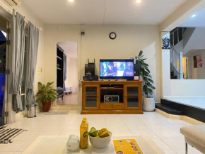 Jomtien 4BR Pink villa